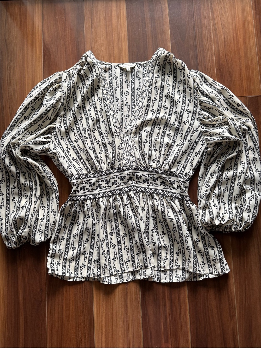 Max Studio Boho Black & White Floral Long Sleeve Smocked VNeck Womens Size L